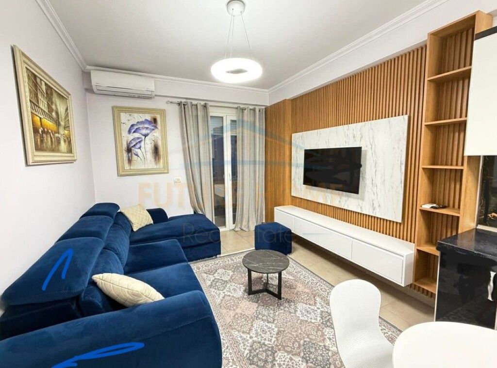 Shitet Apartament 1+1 Unaza e Re.
