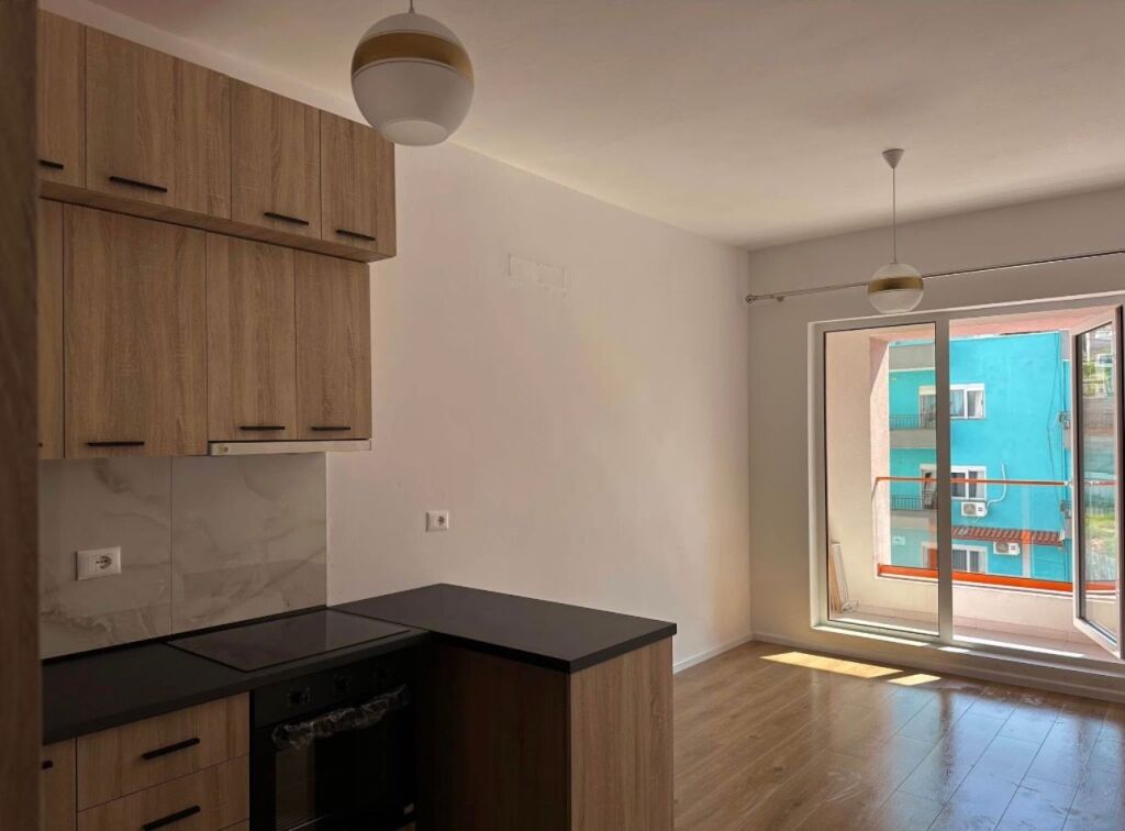 Apartament 1+1 vetem me kuzhine tek Mangalemi ne Ali Dem!