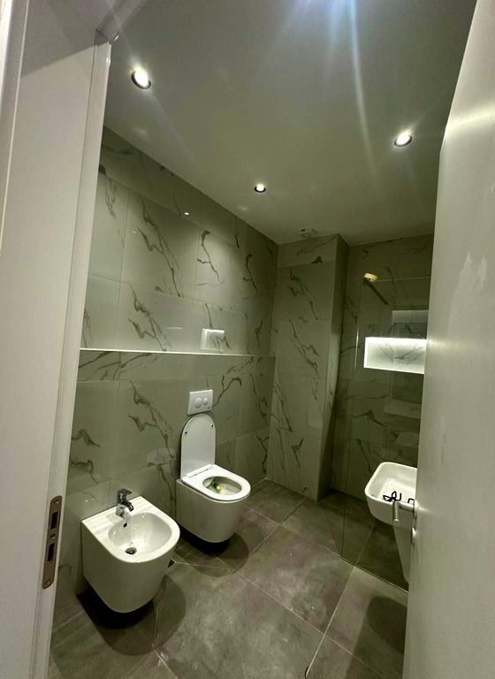 ✨ Me Qira: Apartament 2+1 në "Kompleksin Aura" – Rruga "Dritan Hoxha"