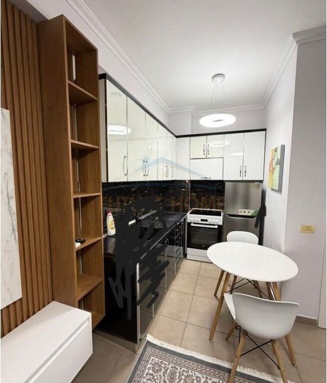 Shitet Apartament 1+1 Unaza e Re.