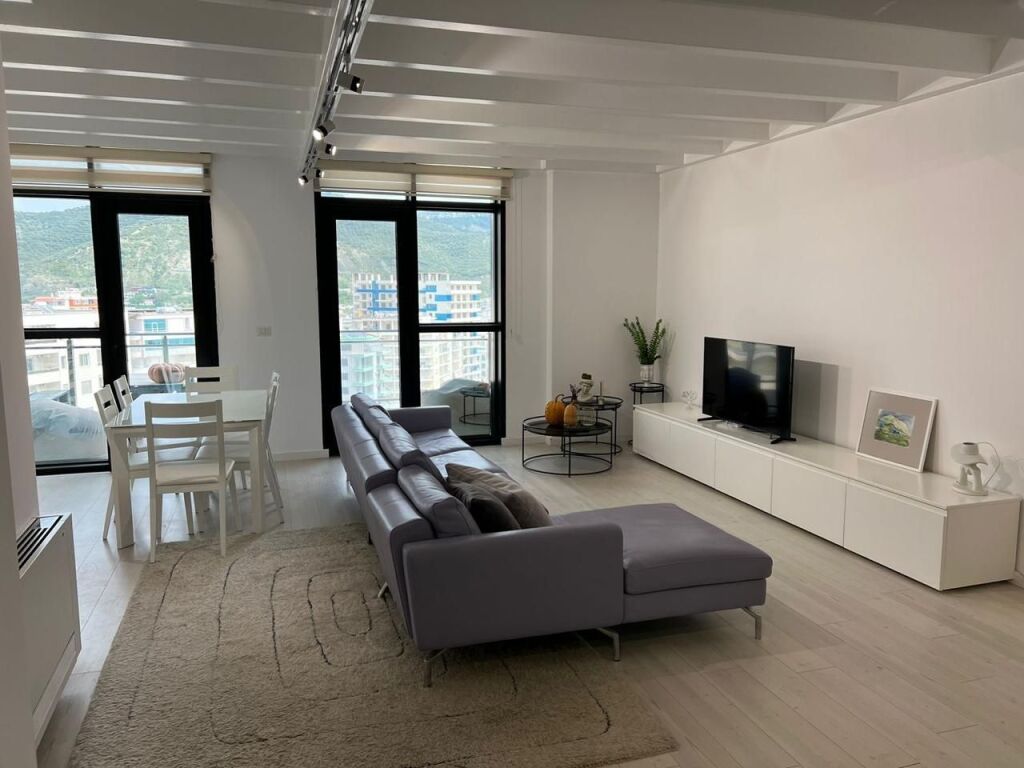 Abbiamo un appartamento con vista mare completa per affitto a lungo termine Lungomare Vlore