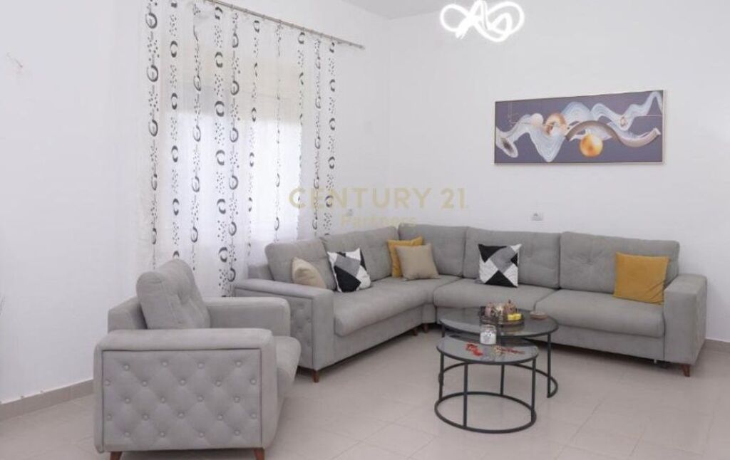 Minihotel for rent at Uji i Ftohte Vlore