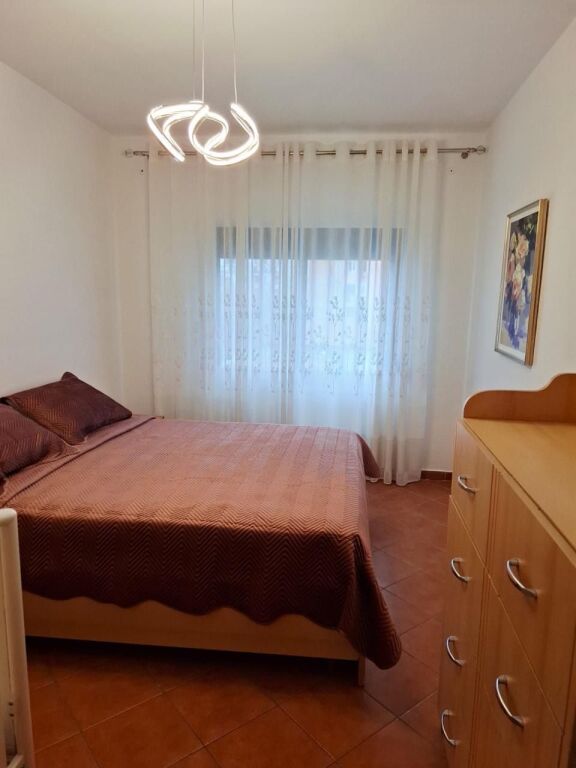 🏡 Appartamento 2+2+1 + balcone in affitto 📍 Via Him Kolli, Myslym Shyri (vicino alla Chiesa Cattolica)