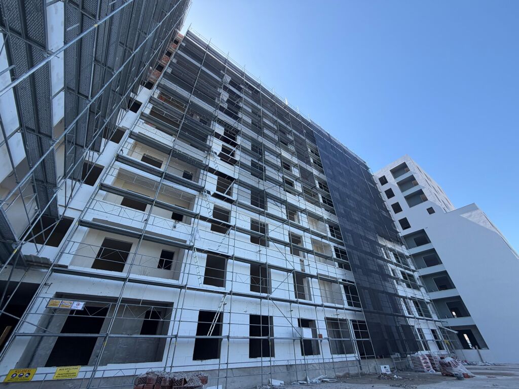 Shitet Apartament 3+1+ballkon tek Rrethi Ullirit, Kamez