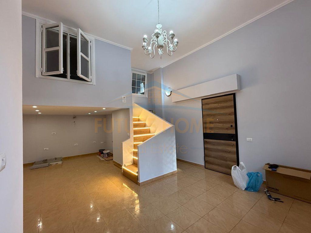 Shitet,Duplex, Rruga "Shefqet Kuka", Fresk