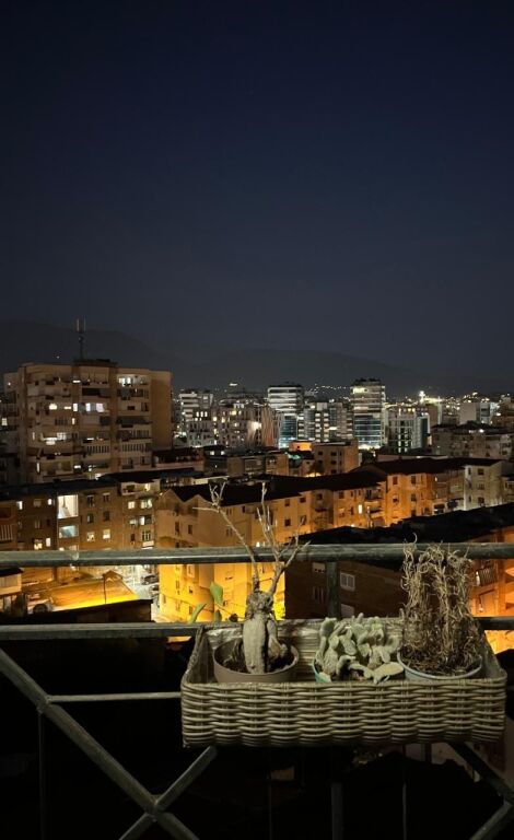 🏡 Apartament 2+1 me Qira – Rruga e Barrikadave