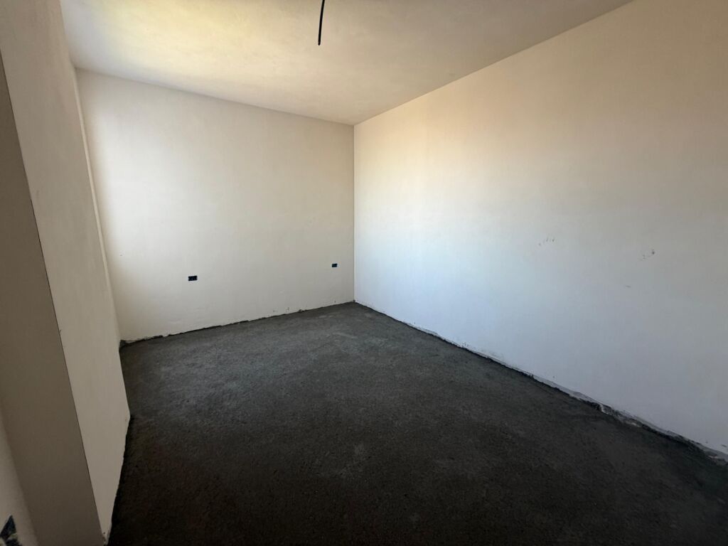Shitet Apartament 3+1+ballkon tek Rrethi Ullirit, Kamez