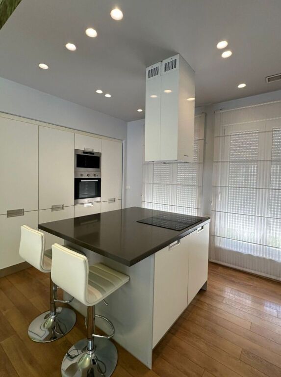 AFFITTASI VILLA SU 4 PIANI – White House, TEG