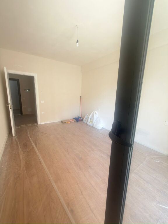 Affittasi 1+1+parcheggio Vuoto Per Ufficio a Urban Gate Astir 450€