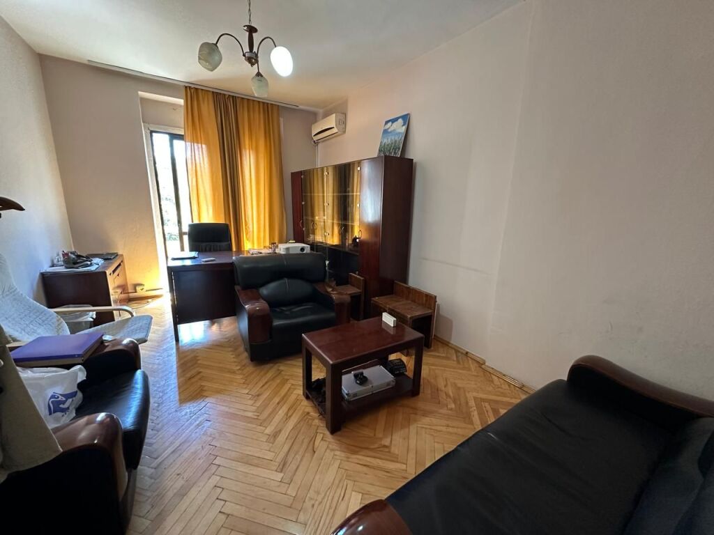 🏢Elbasani Street for rent for offices, apartment 3+1. 800Euro