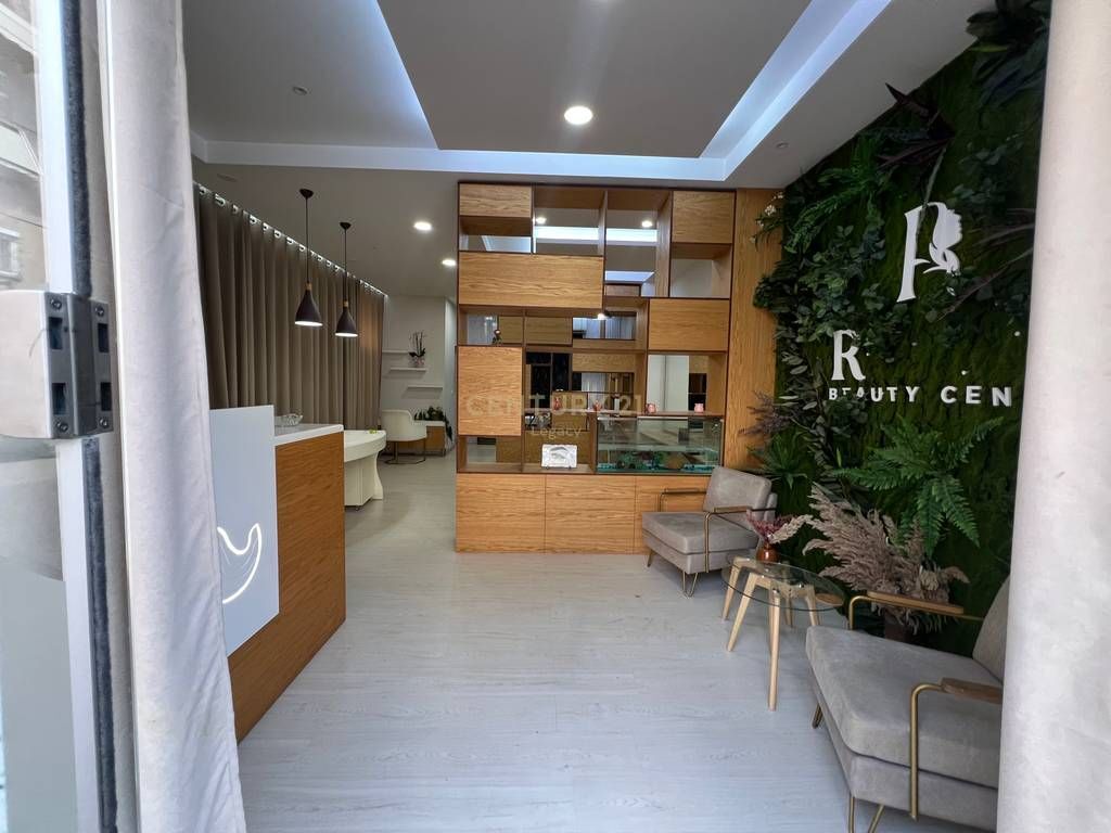 COMMERCIAL SPACE FOR RENT AT THE ARROW BUILDING