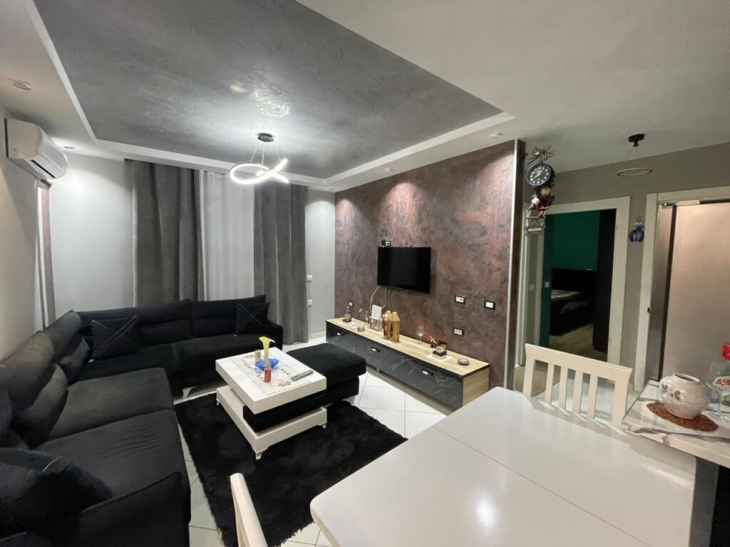 Apartament 3+1 me Qira tek Kopshti Botanik
