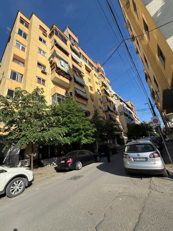 Jepet Apartamenti me qira 2+1 📍Rruga Vaçe Zela 21 dhjetori