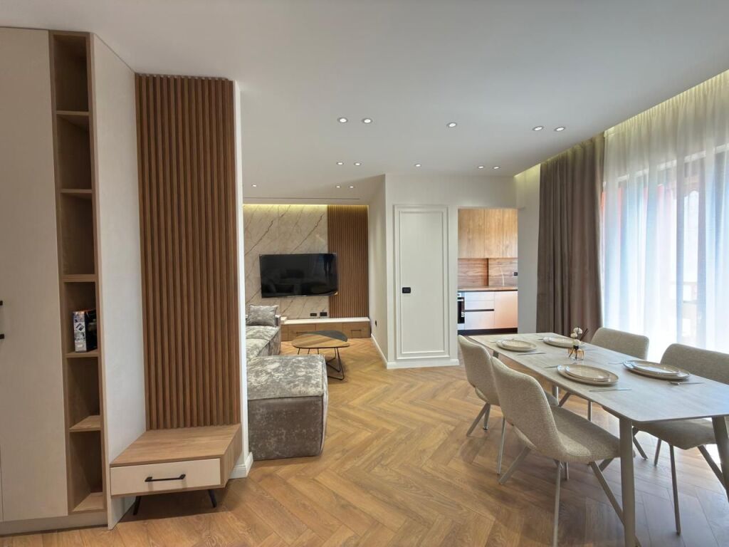 For sale, Apartment 2+1+ Balcony, ” Pallati me Shigjeta ”, Tirana.