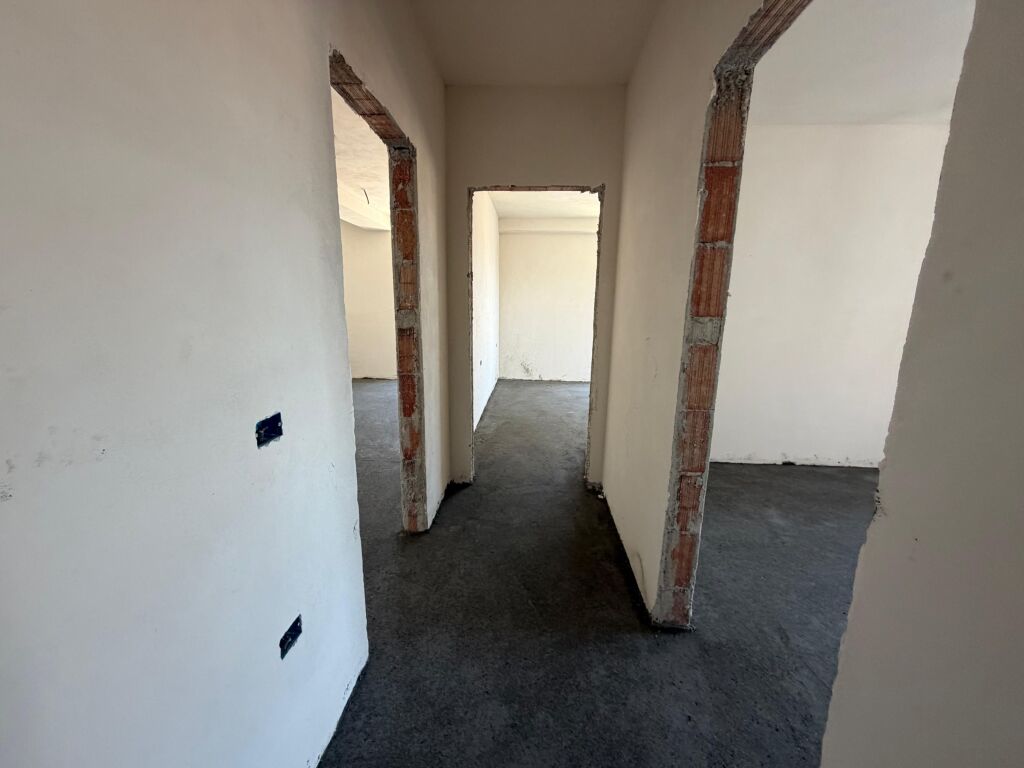 Shitet Apartament 3+1+ballkon tek Rrethi Ullirit, Kamez