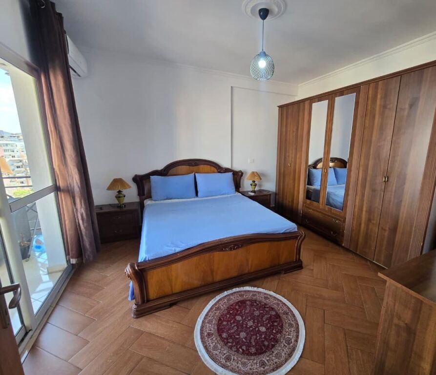 🏡 Apartament 2+1 me Qira – Rruga e Barrikadave