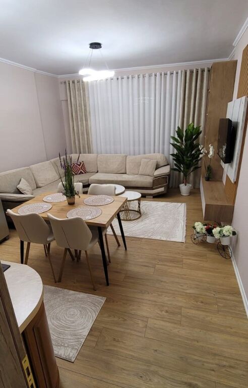 📌 Affittasi appartamento 2+1+2 al Kristal Center, vicino al Comune di Parigi