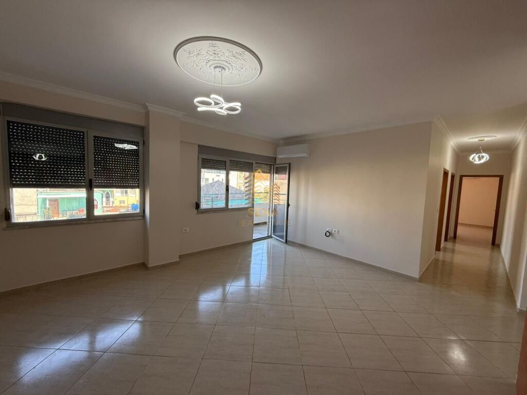 Rent, Business premises 3+1+2+2blk, Selvia, 1000 Euro/month