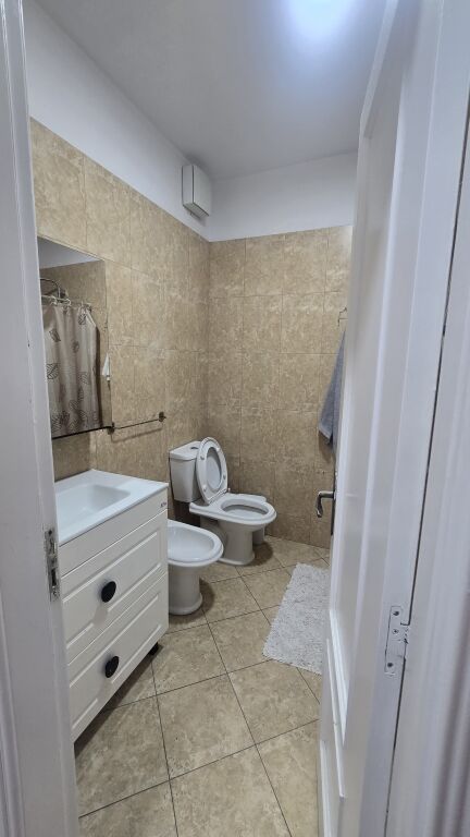 Affittasi appartamento 2+1+2 bagni a Globe di fronte a Delijorgjit