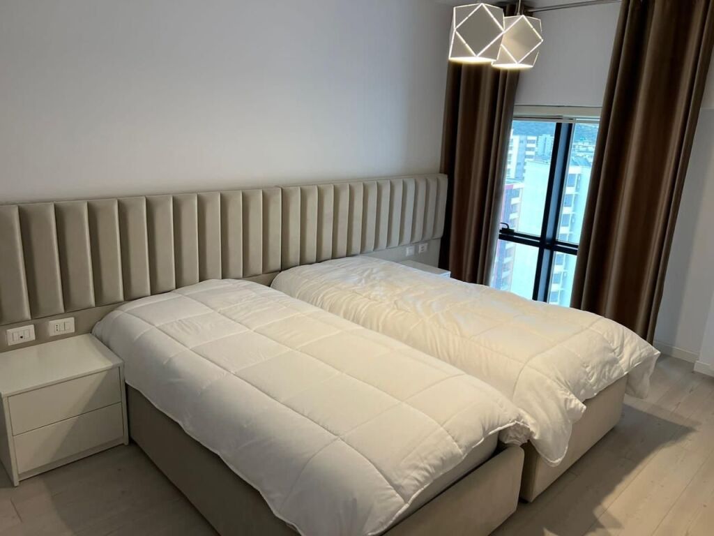 Abbiamo un appartamento con vista mare completa per affitto a lungo termine Lungomare Vlore
