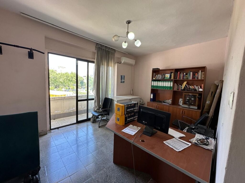 🏢Elbasani Street for rent for offices, apartment 3+1. 800Euro