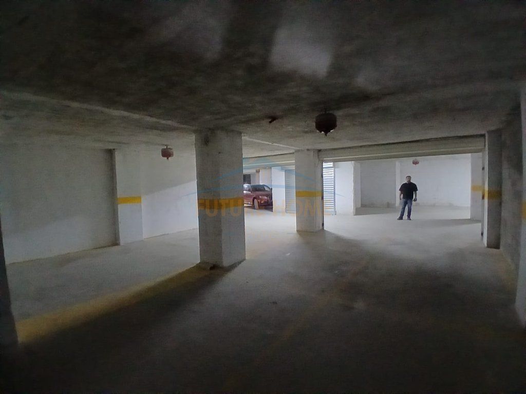 In vendita, Garage, Via Kavaja, Tirana