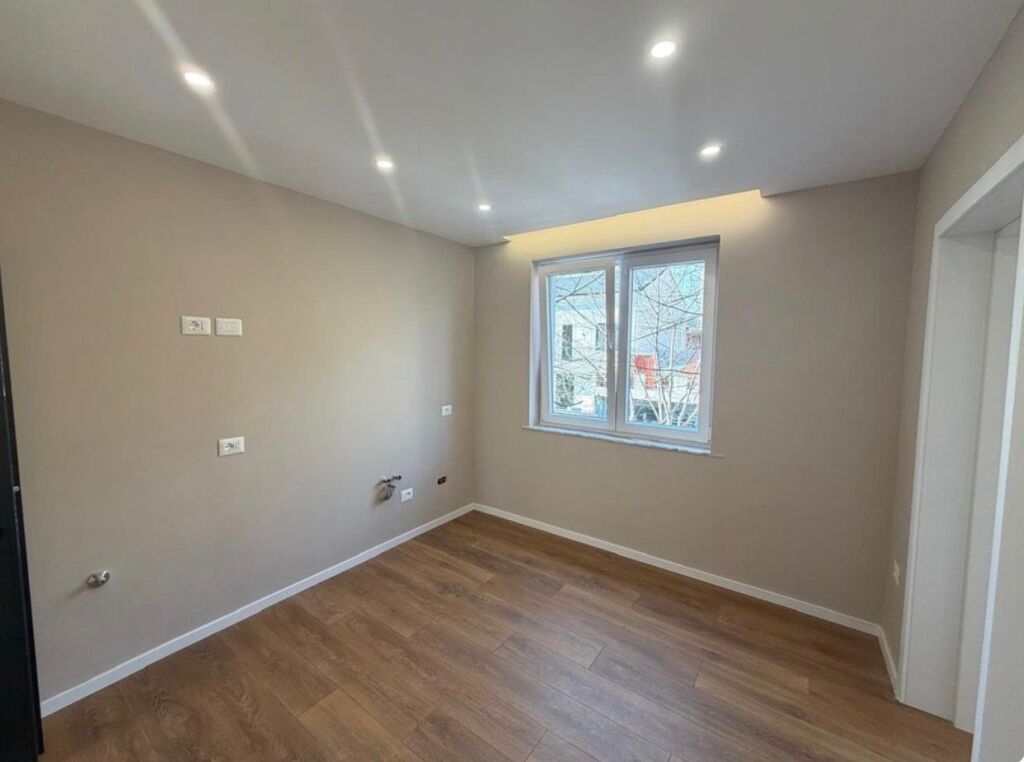 🏢 Ambient biznesi me qera në 📍 Rrugën Mine Peza, Tiranë💶 Çmimi: 430€/muaj