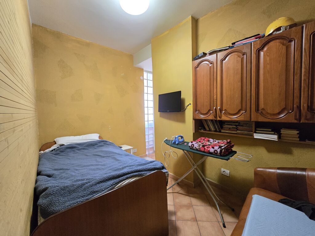 Appartamento 1+1 in affitto a Komuna e Parisit