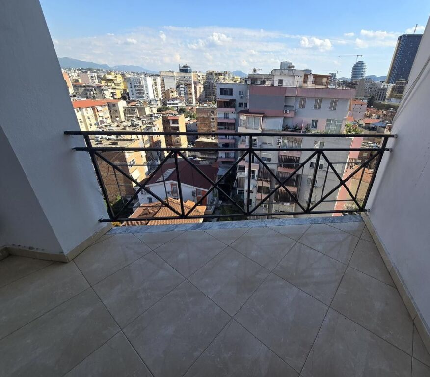 🏡 Apartament 2+1 me Qira – Rruga e Barrikadave