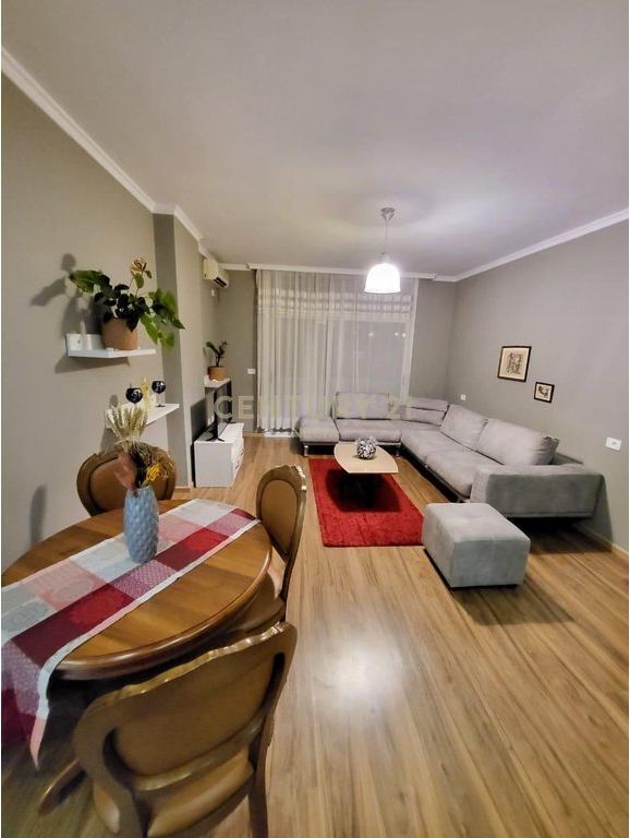 Appartamento 1+1 in affitto a Komuna e Parisit!