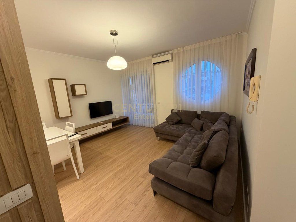 Apartament 1+1 me qira tek Rruga e Kosovarëve.