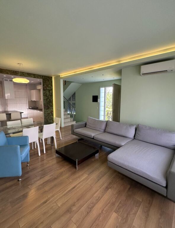 AFFITTASI VILLA SU 4 PIANI – White House, TEG