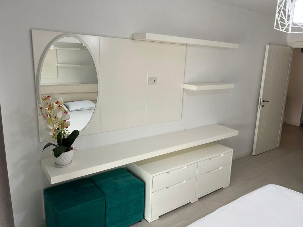 Abbiamo un appartamento con vista mare completa per affitto a lungo termine Lungomare Vlore