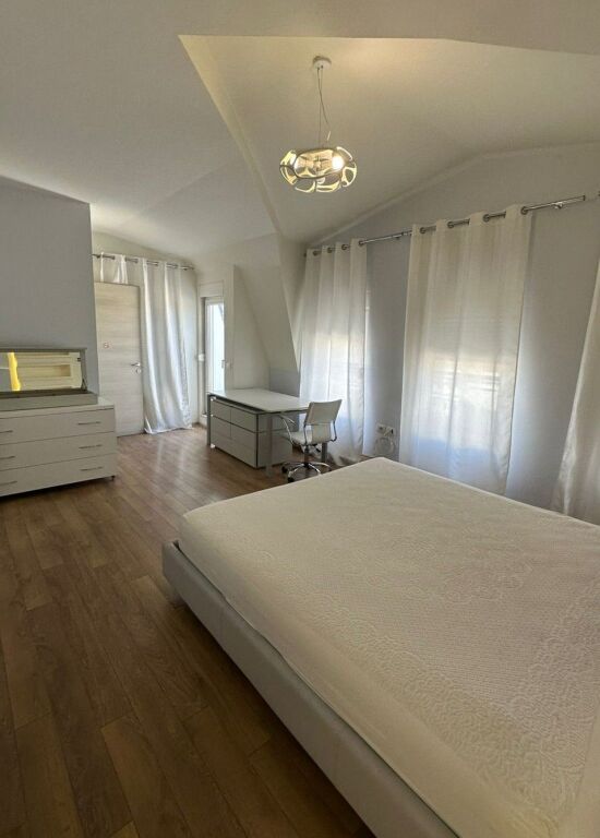 AFFITTASI VILLA SU 4 PIANI – White House, TEG