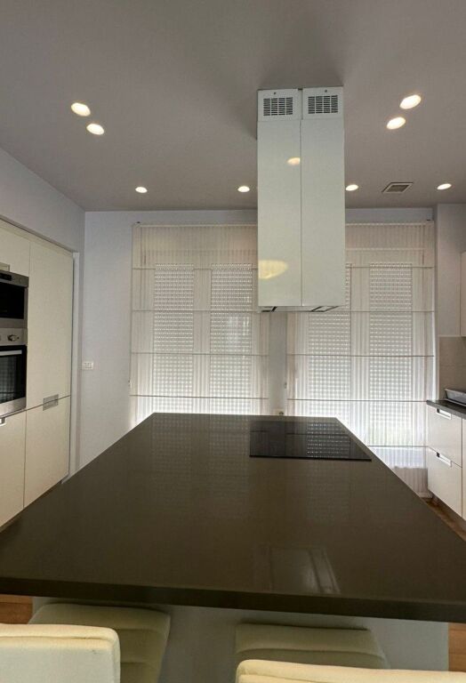 AFFITTASI VILLA SU 4 PIANI – White House, TEG