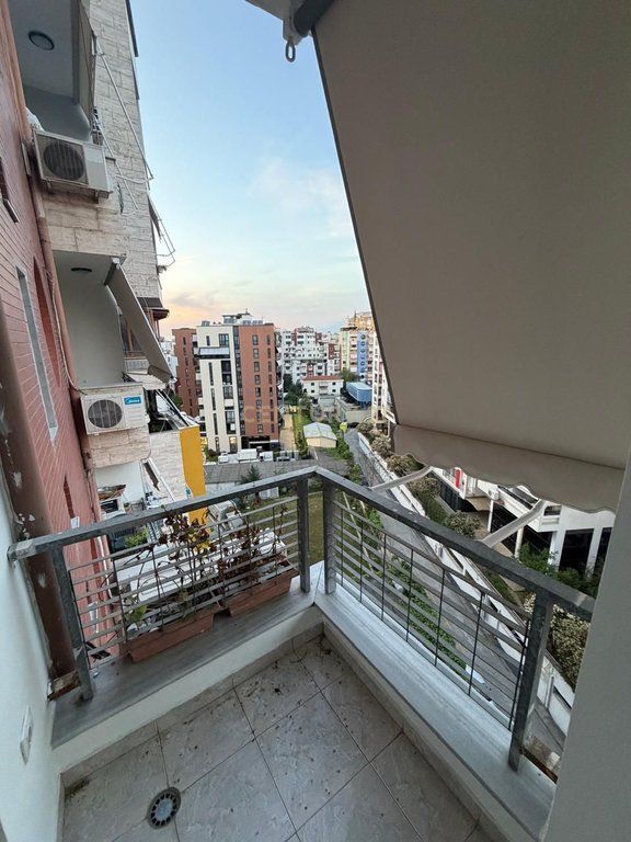 Apartament 1+1 me qira tek Rruga e Kosovarëve.
