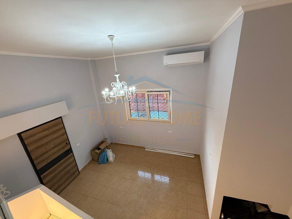 Shitet,Duplex, Rruga "Shefqet Kuka", Fresk