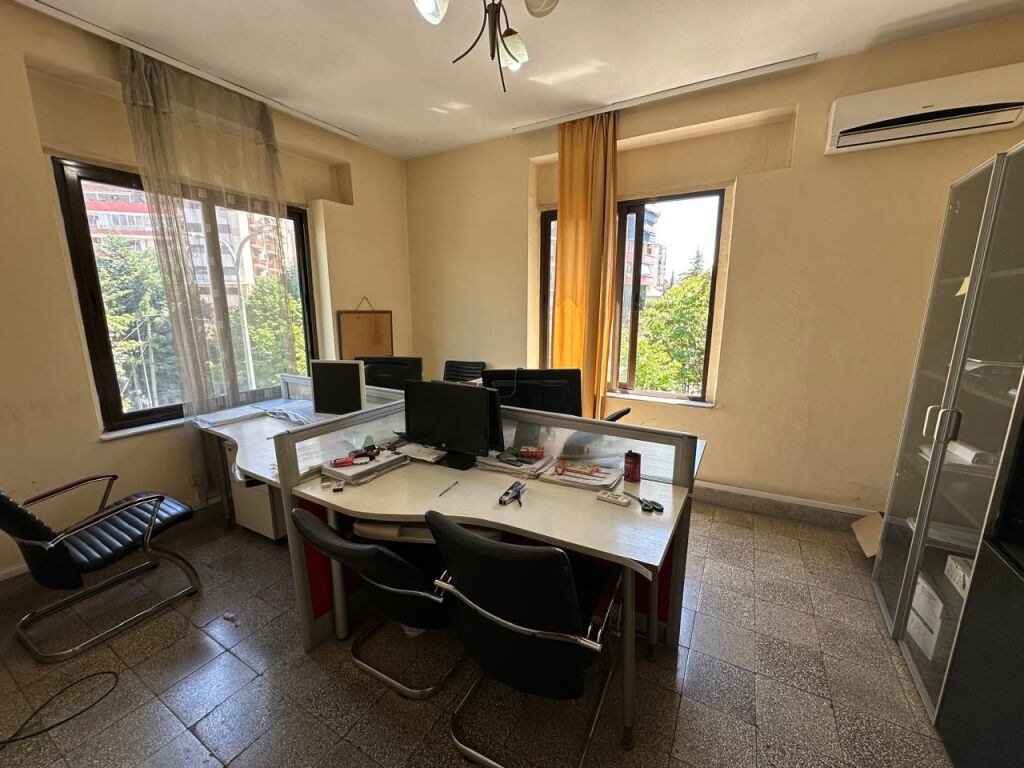 🏢Elbasani Street for rent for offices, apartment 3+1. 800Euro