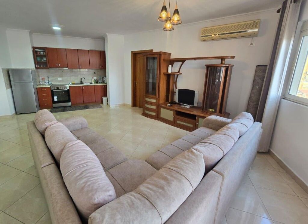 🏡 Apartament 2+1 me Qira – Rruga e Barrikadave