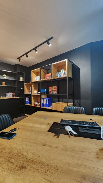 Spazio Ufficio in Affitto in Via Kosovareve