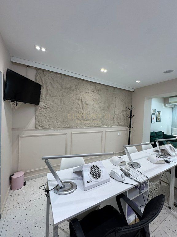 Business Premises (Nails Room) for Rent, Ballet School!