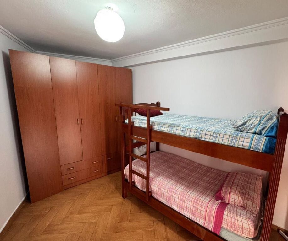 🏡 Apartament 2+1 me Qira – Rruga e Barrikadave