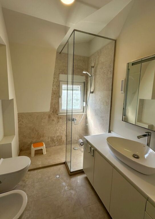 AFFITTASI VILLA SU 4 PIANI – White House, TEG