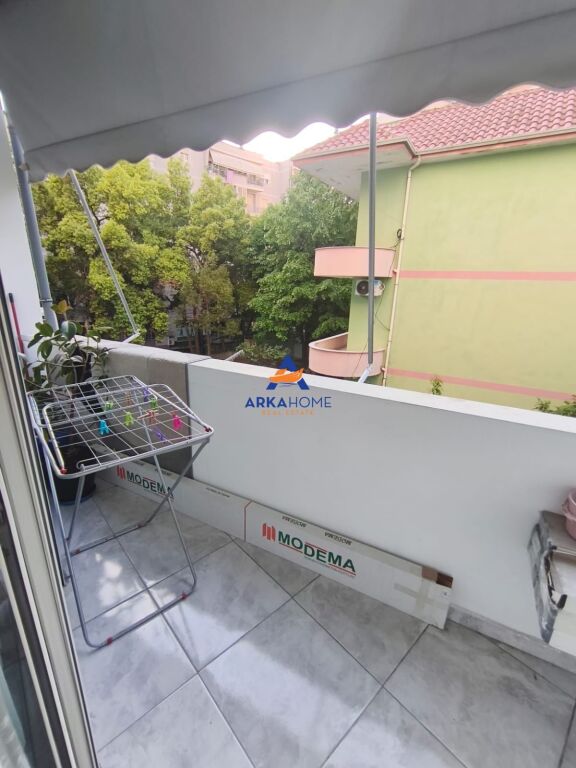 VENDESI APPARTAMENTO 2+1+BALCONE "VICINO AL RISTORANTE FRESKU" 128.000 LEKE