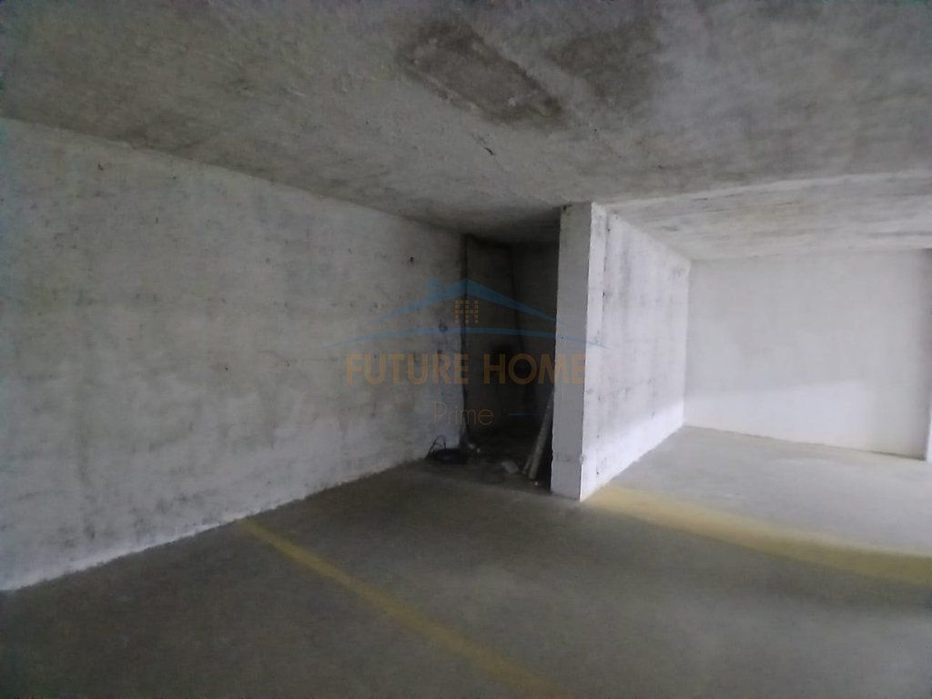In vendita, Garage, Via Kavaja, Tirana