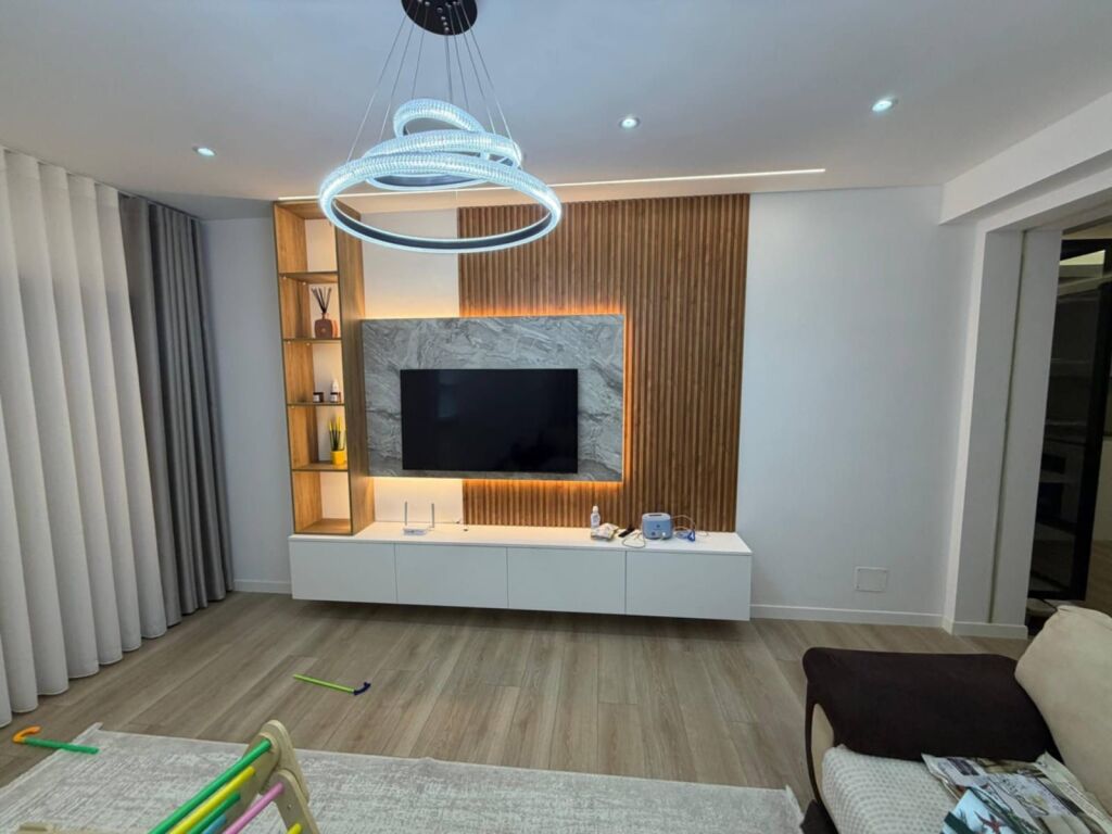 2+1,with parking, kodra e diellit 2,1000 euro