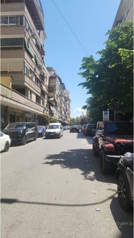 QIRA AMBIENT BUZE RRUGE TEK KOPSHTI BOTANIK,LIQENI !