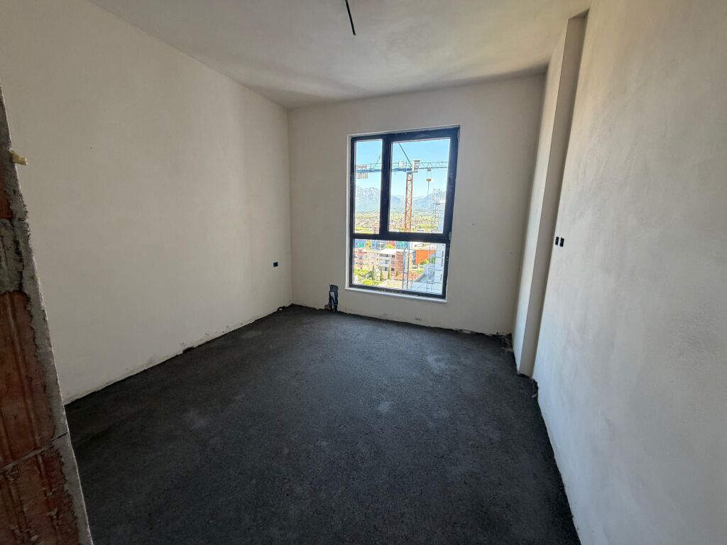 Shitet Apartament 3+1+ballkon tek Rrethi Ullirit, Kamez