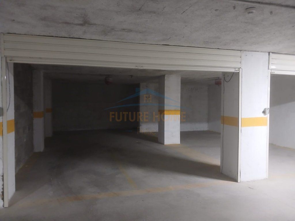 In vendita, Garage, Via Kavaja, Tirana