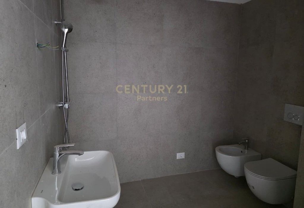 FOR SALE APARTMENT 1+1+2 AT Bulevardi Ri